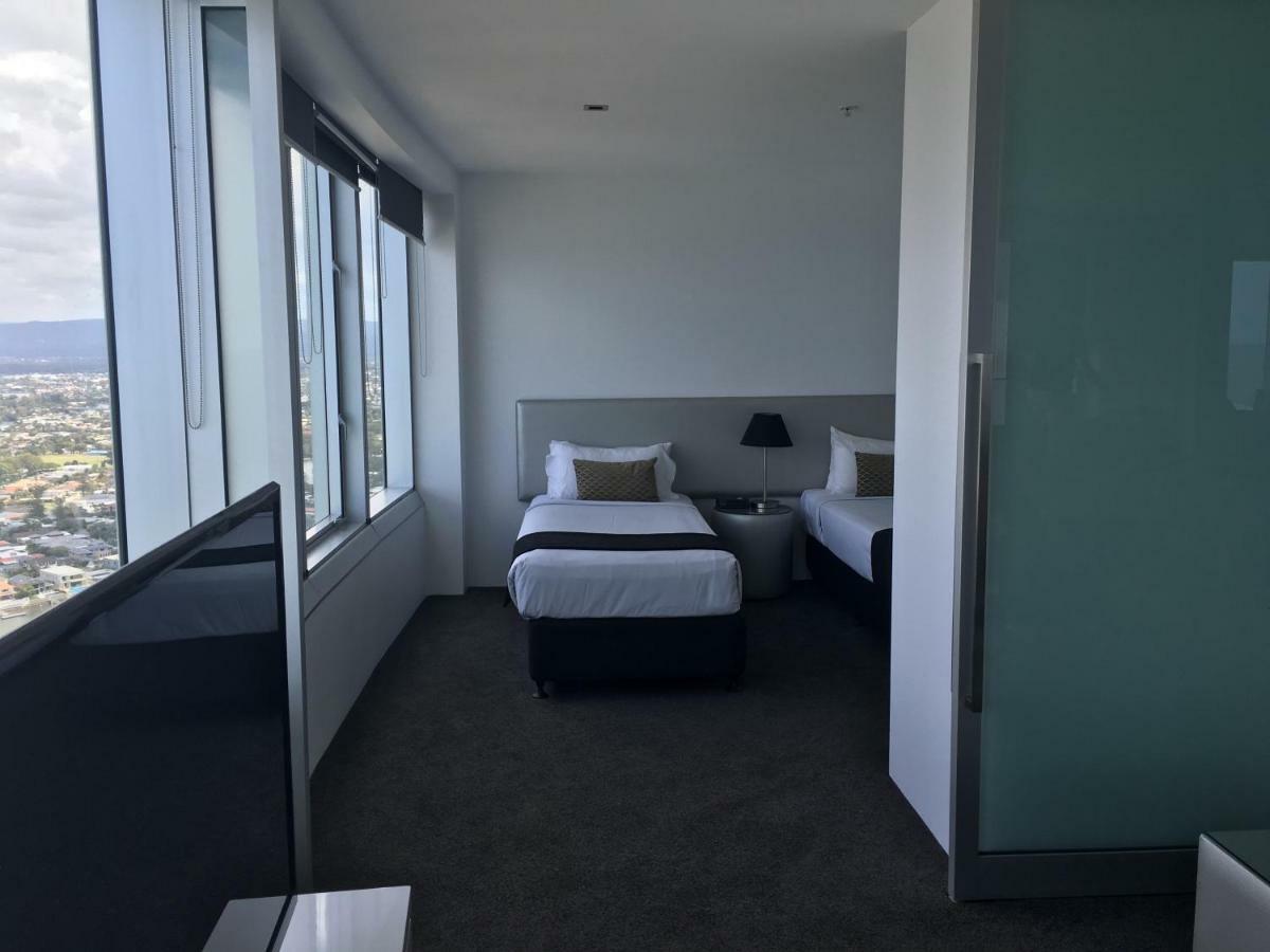 Tallest Tower Skyhomes | 9 Hamilton Avenue Apartment